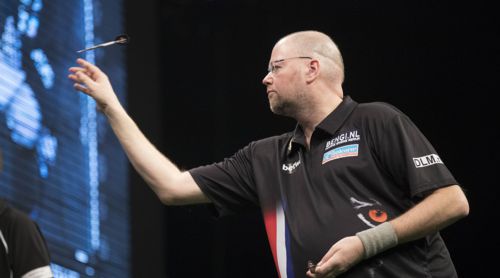 Raymond van Barneveld Wurftechnik mit Brille