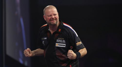 Raymond van Barneveld spielt eine saustarke Darts WM 2018