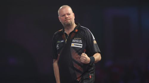 Raymond van Barneveld setzt sich souverän gegen seinen Landsmann Vincent van der Voort durc