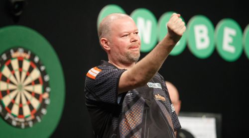 Raymond van Barneveld reckt die Faust zum Sieg