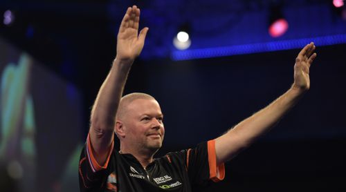 Raymond van Barneveld grt seine Fans im Ally Pally