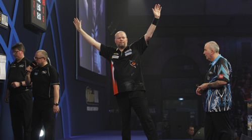 Raymond van Barneveld gewinnt den Klassiker gegen Phil Taylor