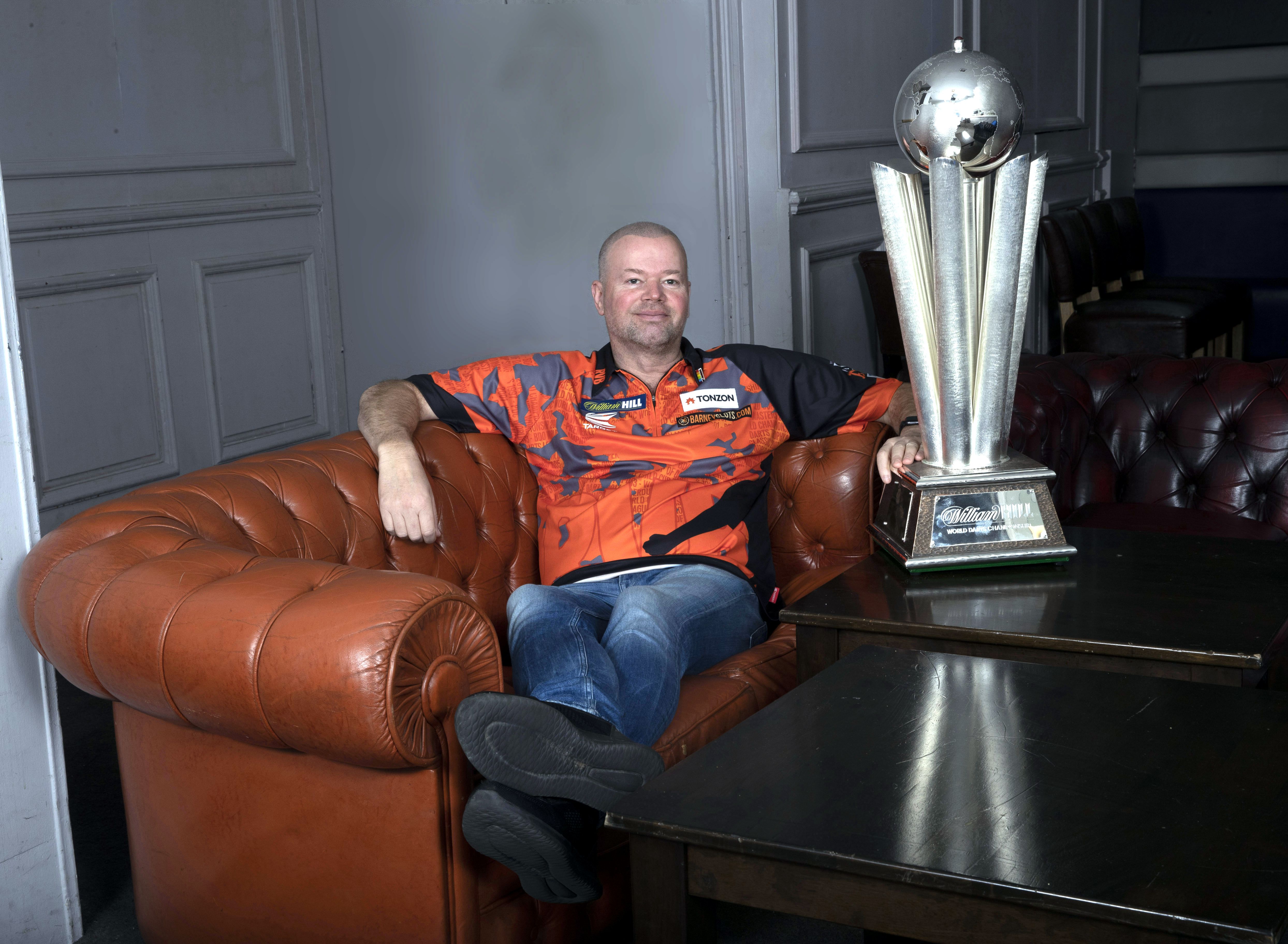Raymond van Barneveld wünscht sich den WM-Pokal zum Abschied