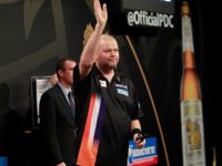 Raymond van Barneveld nutzte längere Konzentrationsphasen und brachte James Wade dadurch aus dem Konzept