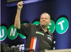Raymond van Barneveld hat Spaß am Spiel