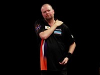 Im 68. Duell gegen Phil Taylor verliert Raymond van Barneveld verliert zum 53. Mal