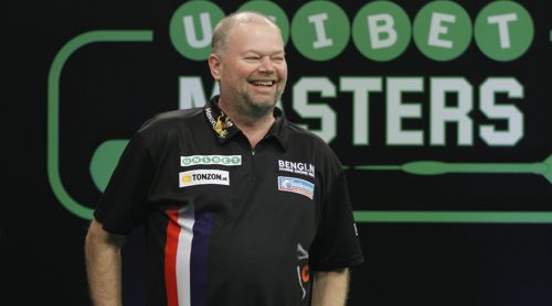 Raymond van Barneveld hat sichtlich Spaß bei den Unibet Masters