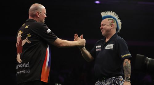 Raymond van Barneveld und Peter Wright haben sichtlich Spaß am Spiel