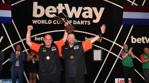 Raymond van Barneveld und Michael van Gerwen holen für die Niederlande den World Cup of Darts 2017