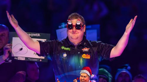 Ricky Evans im Weihnachtslook