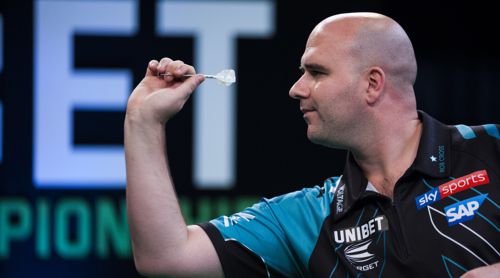 Darts-Weltmeister Rob Cross in der Nahaufnahme