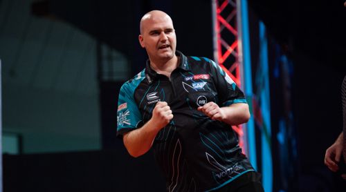 Rob Cross brannte in Leverkusen ein Feuerwerk ab
