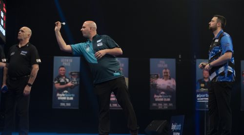 Rob Cross schaltet Luke Humphries aus