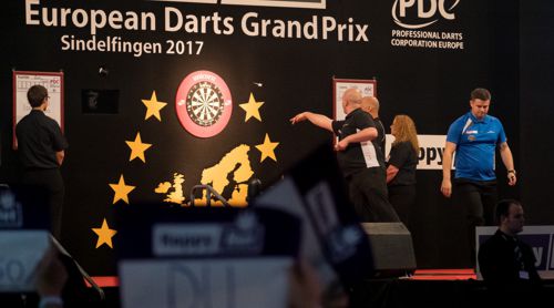 Rob Cross und Luke Woodhouse beim European Darts Grand Prix in Sindelfingen 2017