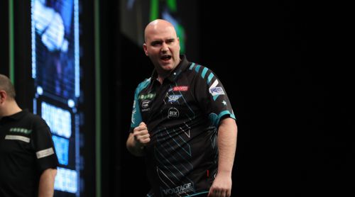 Weltmeister Rob Cross bei der Premier League Darts in Berlin