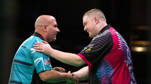 Rob Cross wurde gegen Ricky Evans seiner Favoritenrolle gerecht