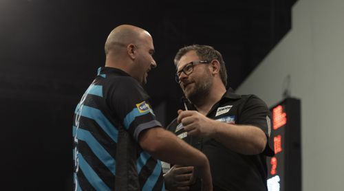 Rob Cross gratuliert James Wade