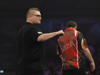 Ron Meulenkamp startete gut in das Duell mit Mensur Suljovic, konnte die Spielstärke jedoch nicht aufrecht erhalten