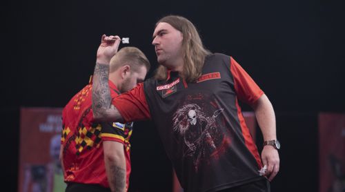 Ryan Searle wirft Dimitri Van den Bergh raus