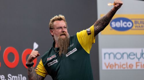 Simon Whitlock macht den Flitzebogen