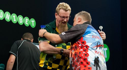 Simon Whitlock und James Richardson umarmen sich