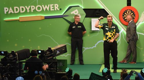 Simon Whitlock musste zu Peter Wrights Musik einlaufen
