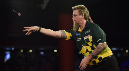 Simon Whitlock mit perfekter Darts Wurftechnik