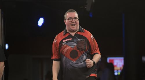 Stephen Bunting bei der Generalprobe für die Darts WM