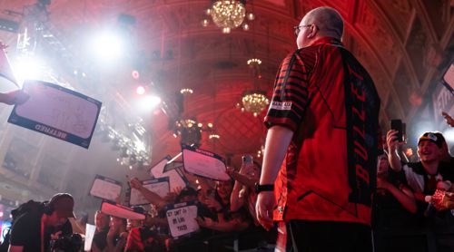 Stephen Bunting beim Einlauf in die legendären Winter Gardens