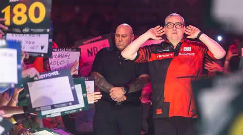Stephen Bunting lauscht seiner Walk-on-Hymne