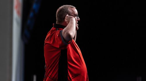 Stephen Bunting singt mit den Fans