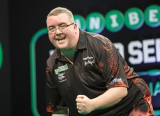 Stephen Bunting bezwing Rowby John Rodriguez