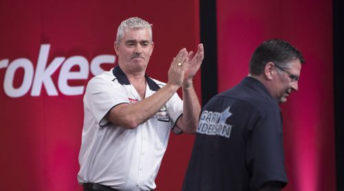 Steve Beaton wirft Gary Anderson aus dem Turnier