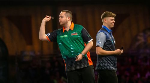 Steve Lennon 3:2 Owen Bates