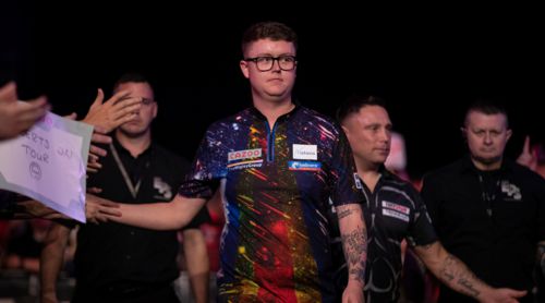 Juniorenweltmeister Ted Evetts chancenlos gegen Gerwyn Price