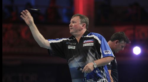 Terry Jenkins setzt sich mit mäßiger Leistung gegen Justin Pipe durch