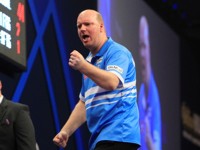 Vincent van der Voort musste sich im Viertelfinale der PDC WM 2015 Phil Taylor geschlagen geben