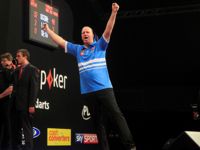 Vincent van der Voort freut sich riesig über seinen Sieg gegen Phil Taylor