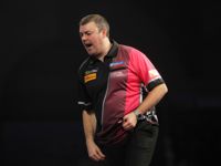 Wes Newton zieht mit einem 77er Average in die zweite Runde der Darts WM ein