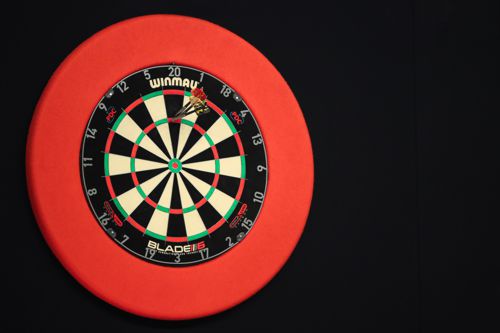 Dartboard mit Auffangring beim Grand Slam of Darts