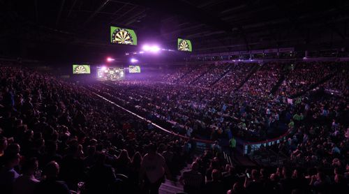 Die besten Dartspieler der Welt traten in Belfast vor ausverkauftem Haus an