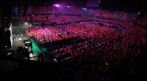 Die mit 11.000 Dartfans ausverkaufte Ahoy Arena in Rotterdam