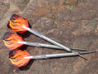 Die Griffmulde der Renegade Darts befindet sich hinter dem Schwerpunkt