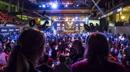 Dartfans im Multiversum Schwechat bei Wien